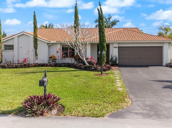 15030 E Falcons Lea Dr, Davie, FL 33331