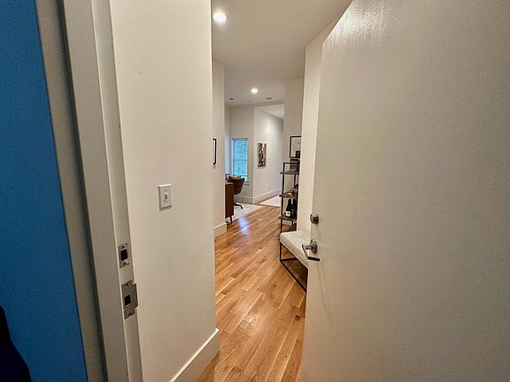 3rd image of 466 Frederick St #4