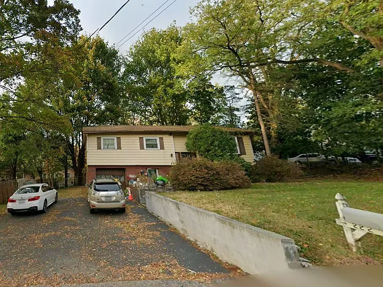 222 Smith Rd — Photo 1