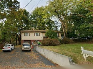 222 Smith Rd, Nanuet, NY 10954
