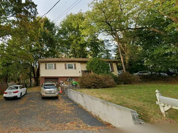 222 Smith Rd, Nanuet, NY 10954