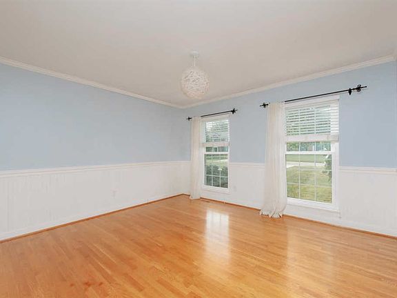 5th image of 504 Gennie Ln