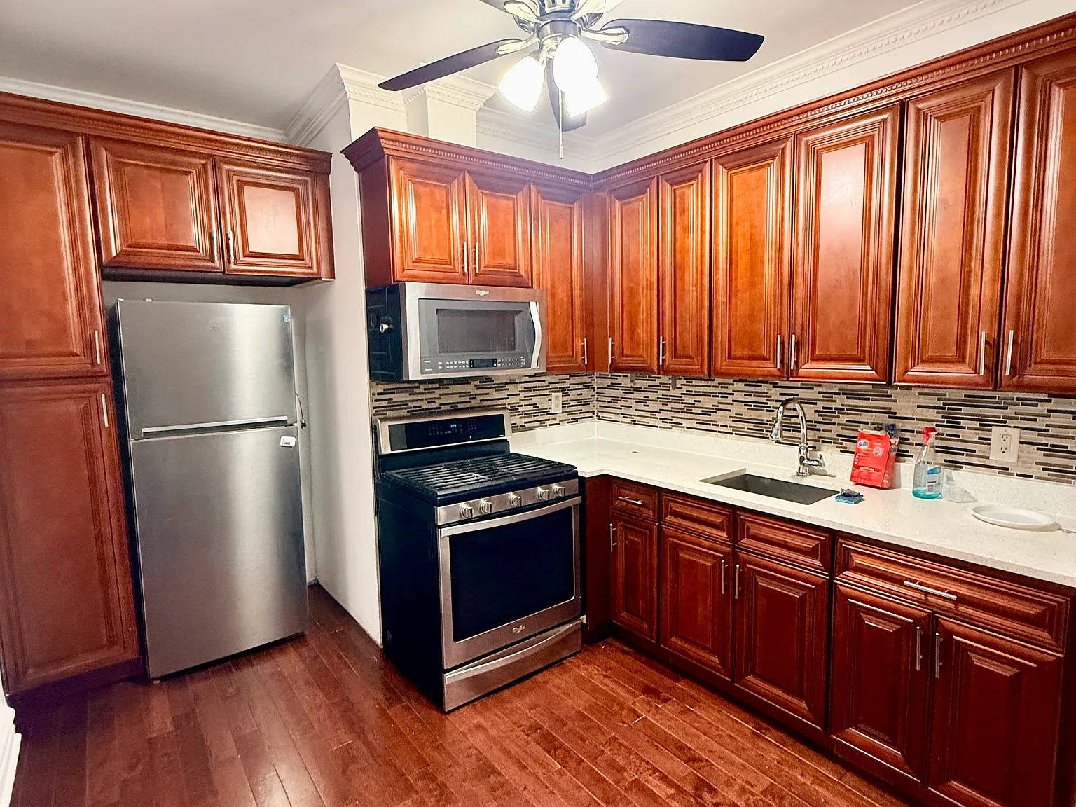 3 bed, 1100 sqft, $3,777 — Photo 2