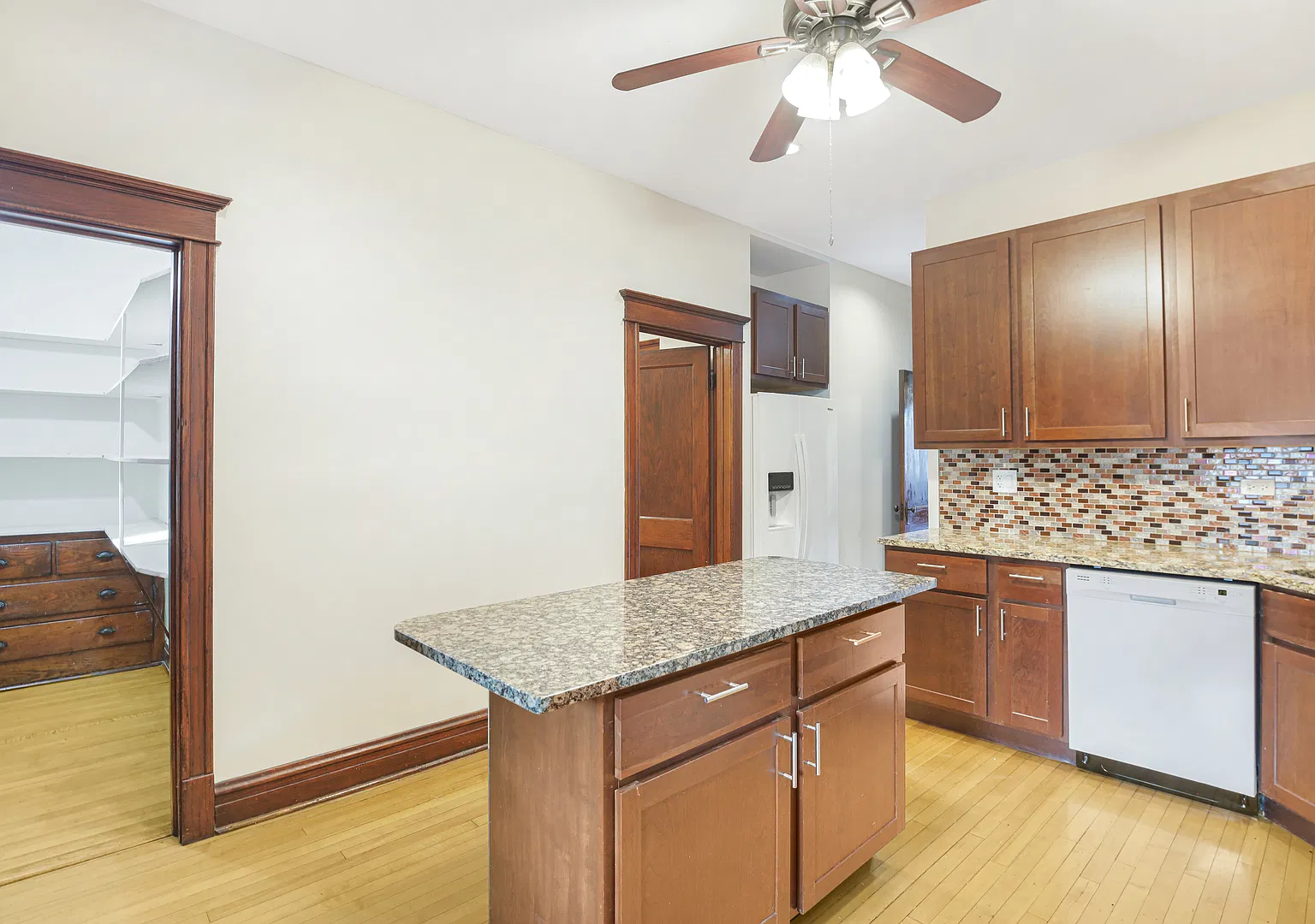 3112 N Davlin Ct — Photo 4