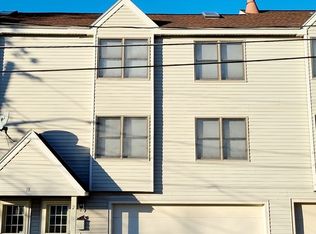 18 Pine Hill St UNIT 2, Lowell, MA 01852