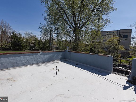 5th image of 86 N York Rd