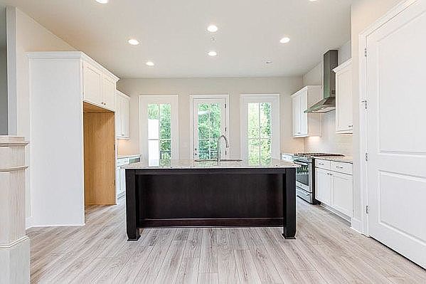 1st image of 216 Mitchell Ln