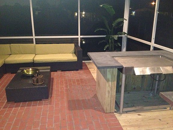 Large screened in patio.