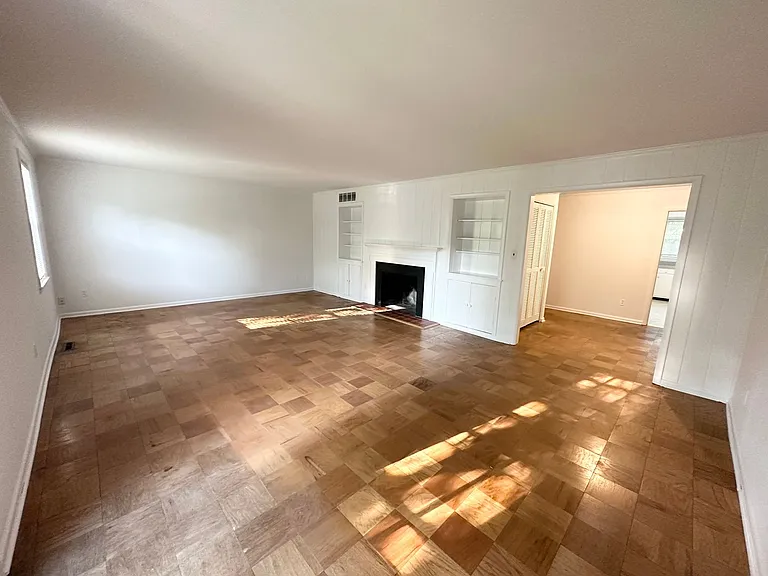 Melrose Apartments — Photo 22