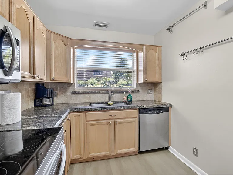 2520 Van Buren St #4 — Photo 11