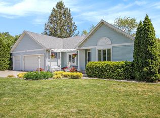 51040 Oak Lined Dr, Granger, IN 46530