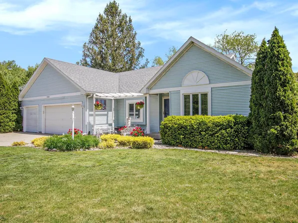 51040 Oak Lined Dr, Granger, IN 46530