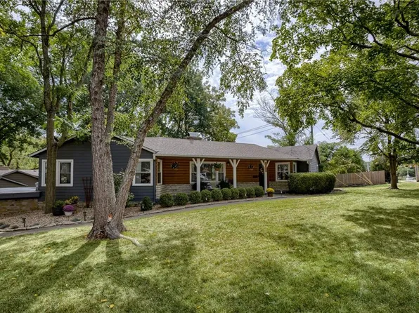 5123 Rainbow Blvd, Mission Woods, KS 66205