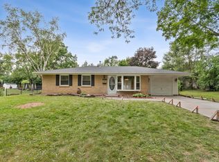 1332 Fairlane Dr, Schaumburg, IL 60193