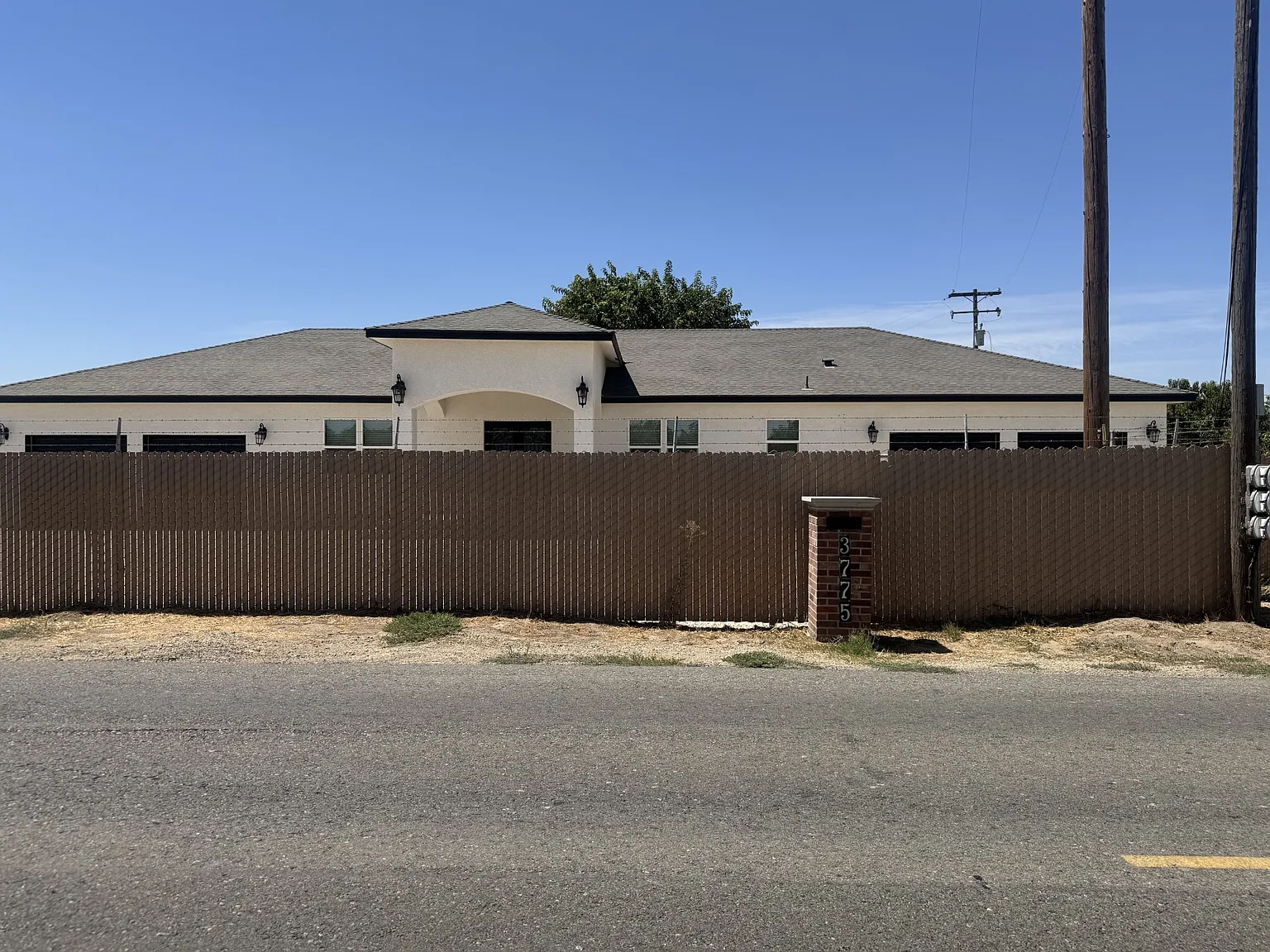 4 bed, 2500 sqft, $3,500 — Photo 1