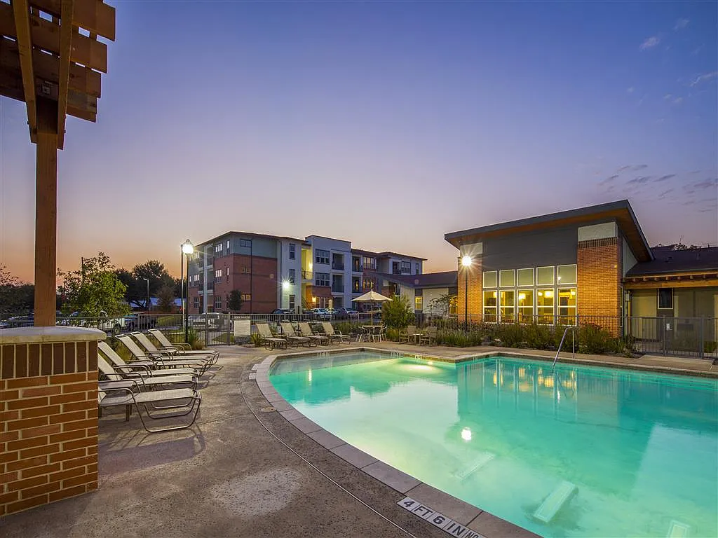 Sienna Pointe — Photo 1