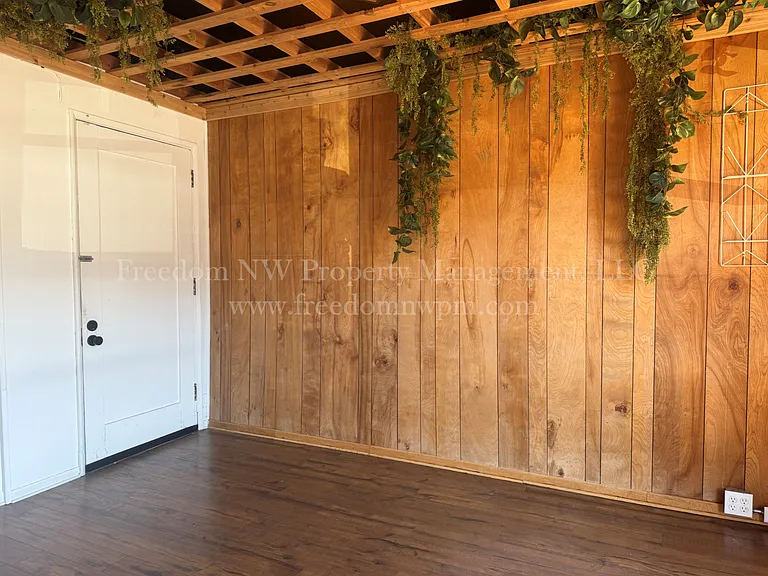 223 S Tower Ave #B — Photo 6