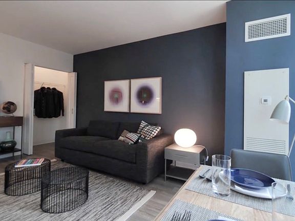 4th image of 661 N La Salle Dr #300
