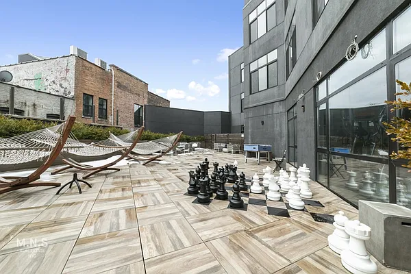 Rented by MNS | media 69