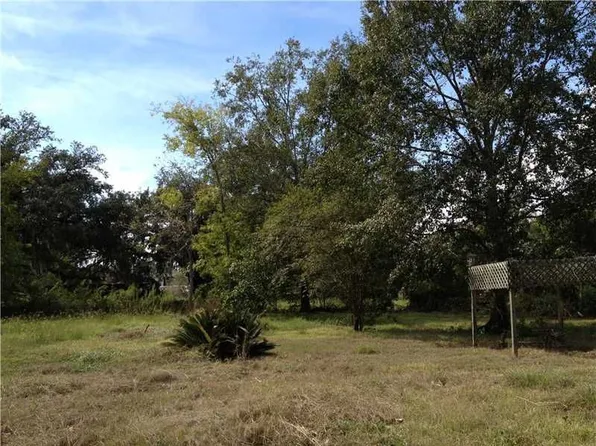 138 Foy St, Mandeville, LA 70448