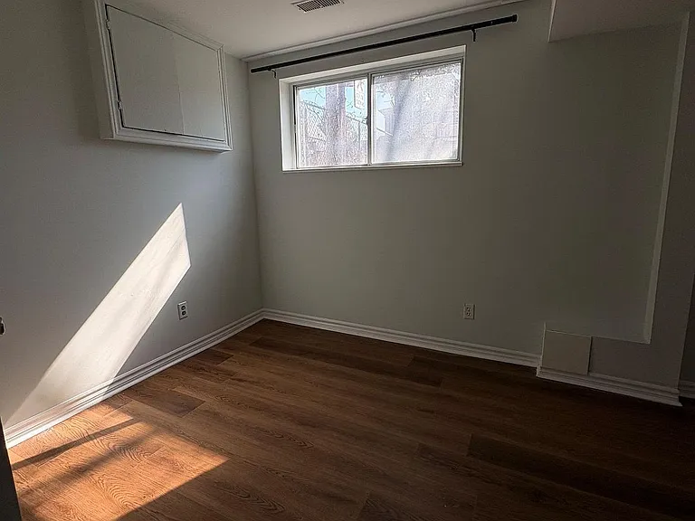 70 Eileen Ave #LOWER — Photo 13
