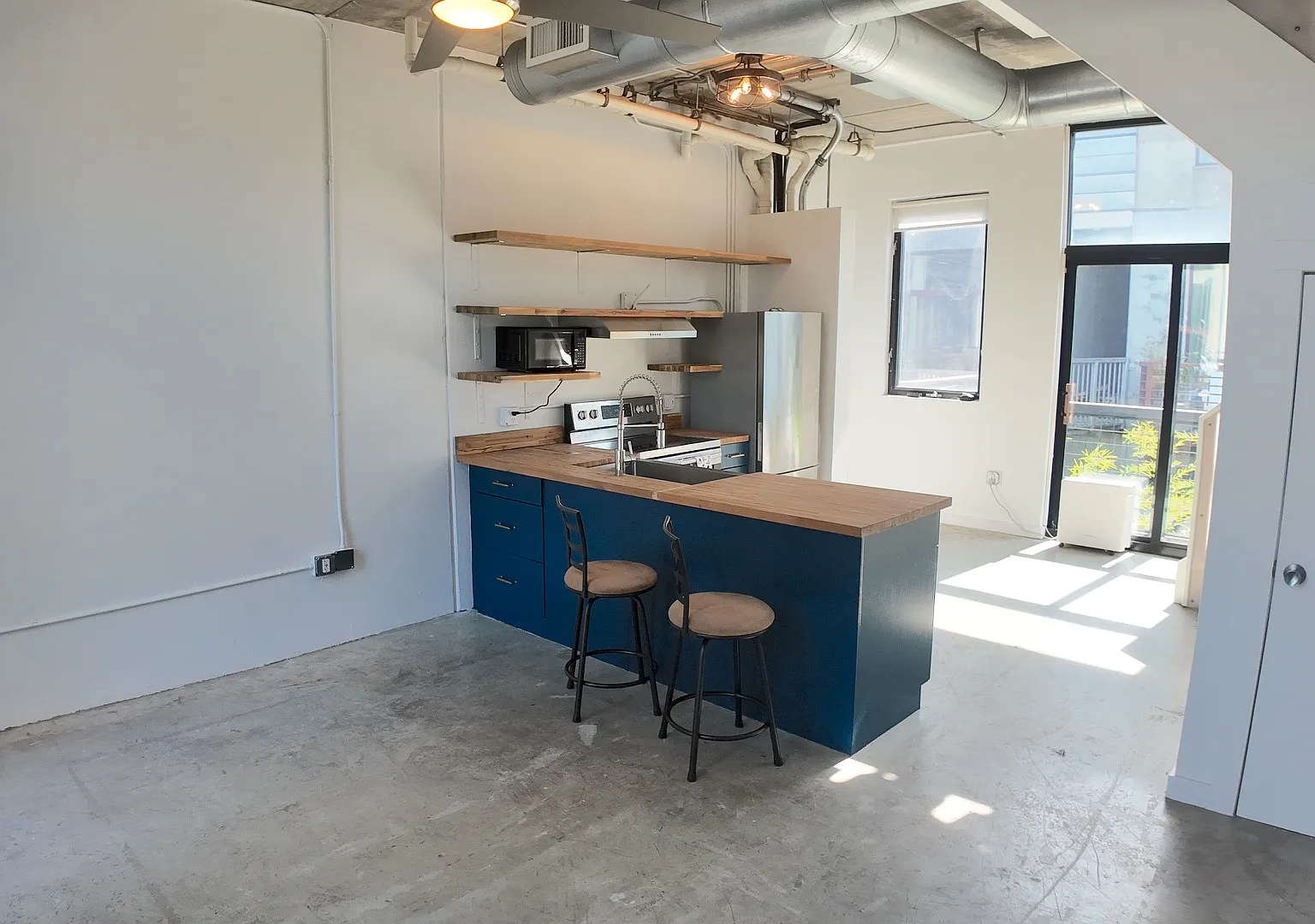 2406 De Soto Ave — Photo 4