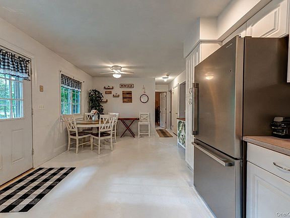 3rd image of 480 Miller Place Road