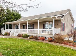 15 Due West Dr, Leicester, NC 28748