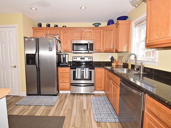 2nd image of 125 Dana Ave