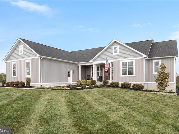 4th image of 1015 Redbud Rd