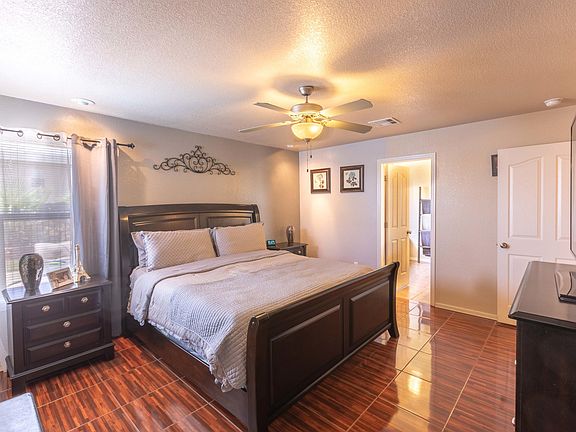 3rd image of 10549 Silvercloud Dr