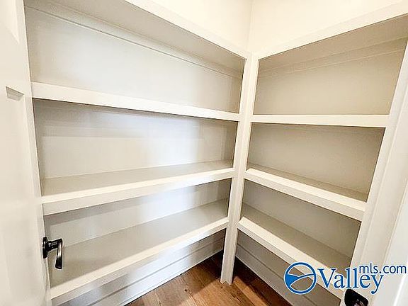 5th image of 1085 Maplehurst St