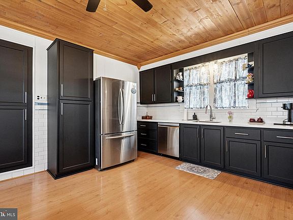 5th image of 209 Dorrance St
