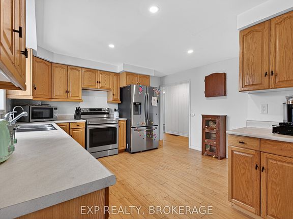 3rd image of 2928 Hiscocks Rd