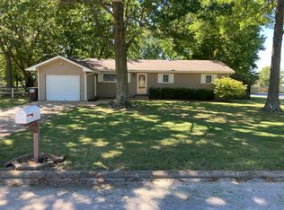 126 Elizabeth St, Marshfield, MO 65706