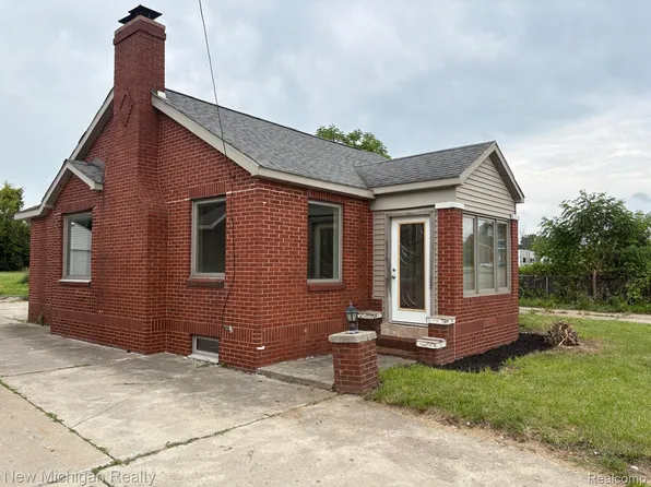 4469 S Saginaw St, Flint, MI 48507