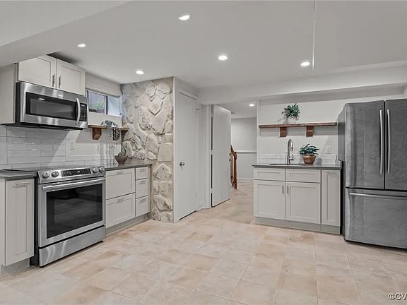 3rd image of 3305 Monument Ave #Basement