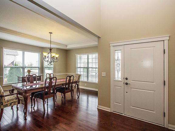 3rd image of 307 Balsamine Dr