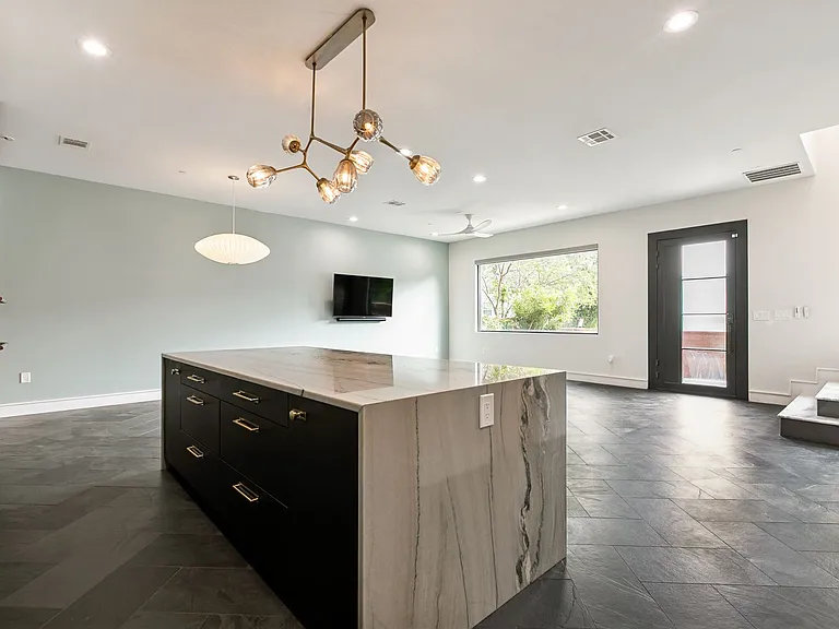 310 Clay St #12 — Photo 16