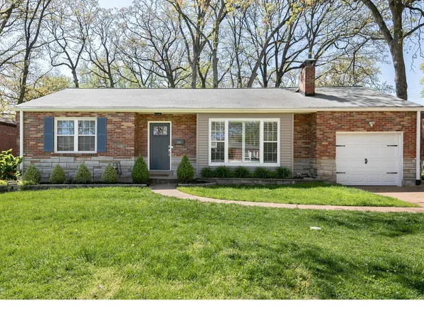 1109 Eastbrook Ln, Saint Louis, MO 63119
