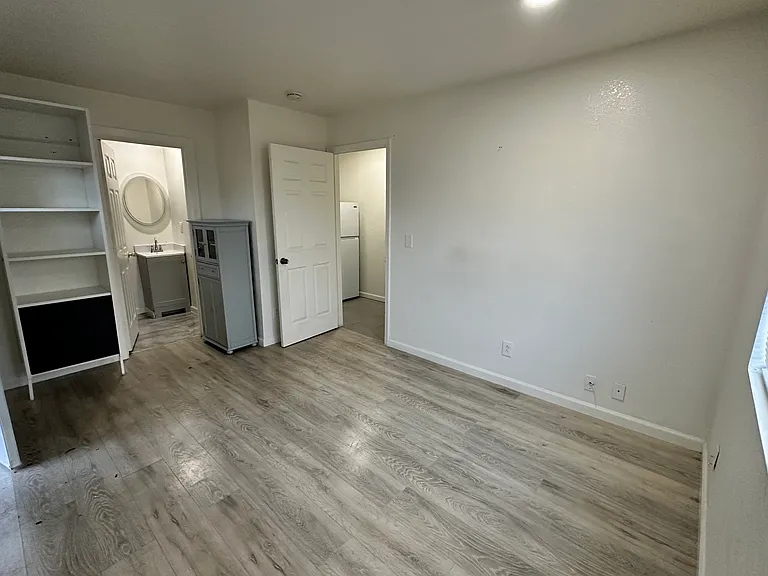 3282 Maple Leaf Ct #D — Photo 2