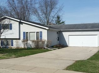 411 Crystal Lake Rd, Lake In The Hills, IL 60156