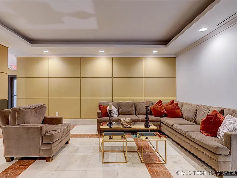 410 W 7th St #1023 — Photo 37