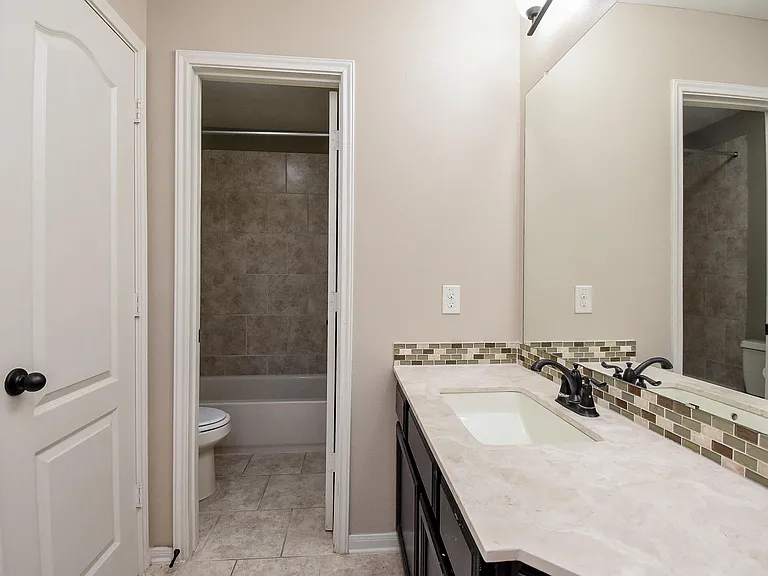 6034 Gracys Landing Ln — Photo 38