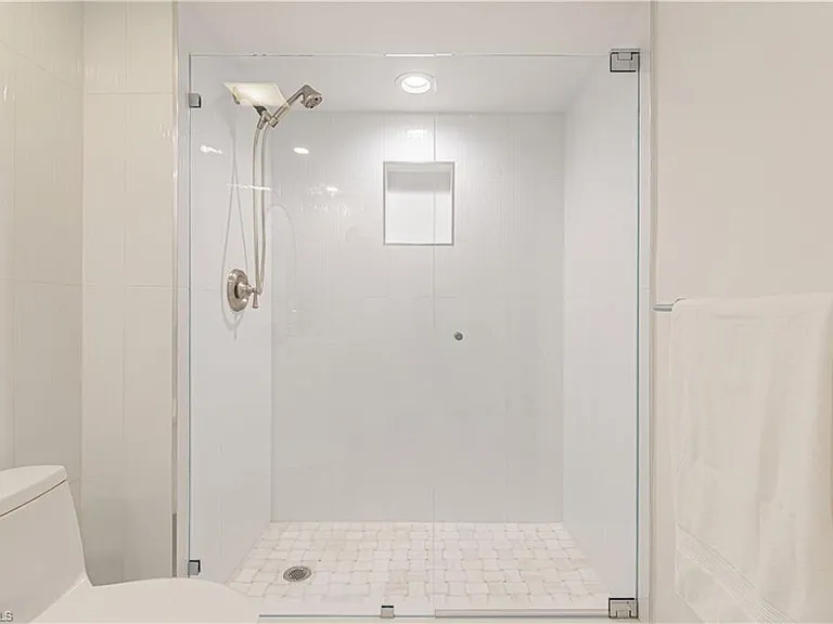 2880 Gulf Shore Blvd N #509 — Photo 17