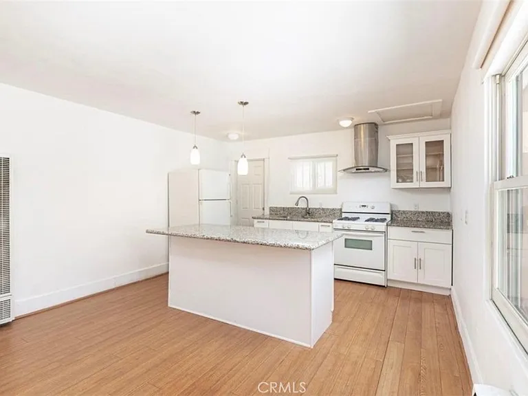 1349 N Citrus Ave — Photo 5