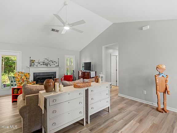 4th image of 111 Yaupon Court