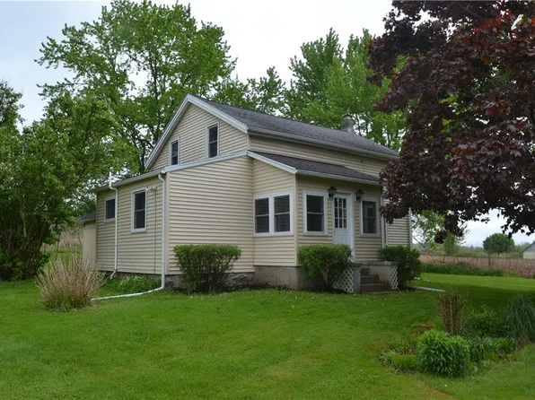 83 County Road 8, Farmington, NY 14425