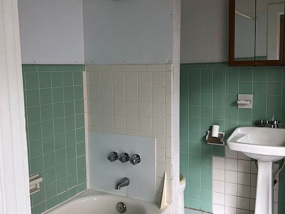4th image of 504 W Ormsby Ave #9011605