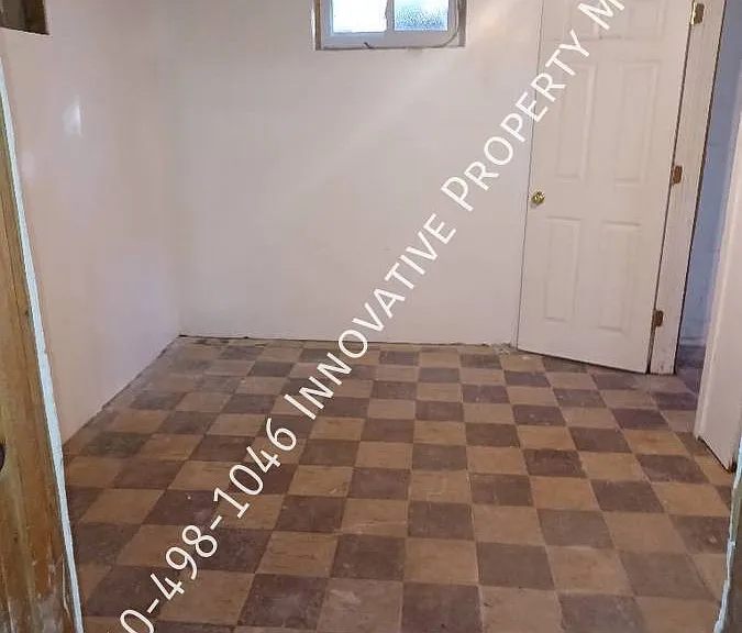 1309 Clancy Ave — Photo 11
